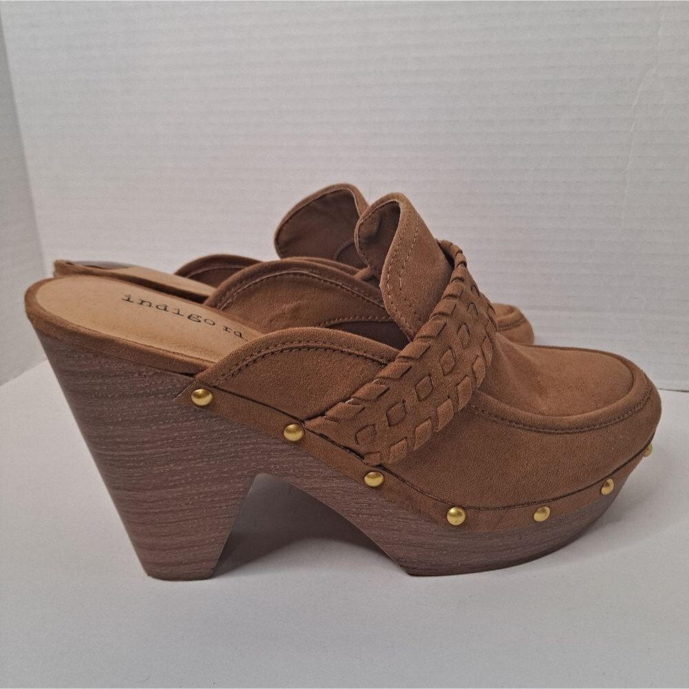 Indigo rd Women's Daysie  Platform Clogs Size 8M Brown Faux Suede Studded